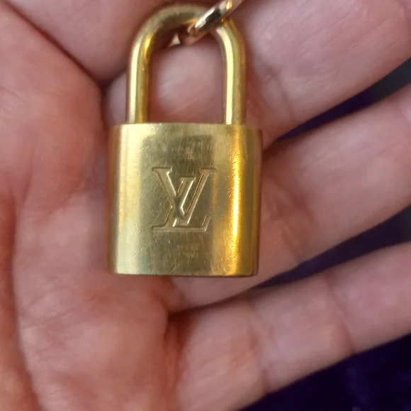 LV lock and key - Picture 3 of 4
